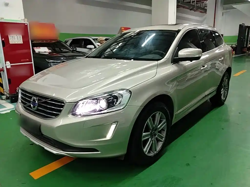 Volvo XC60 2017 — фото 1