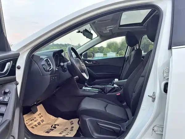Mazda 3 Axela 2015