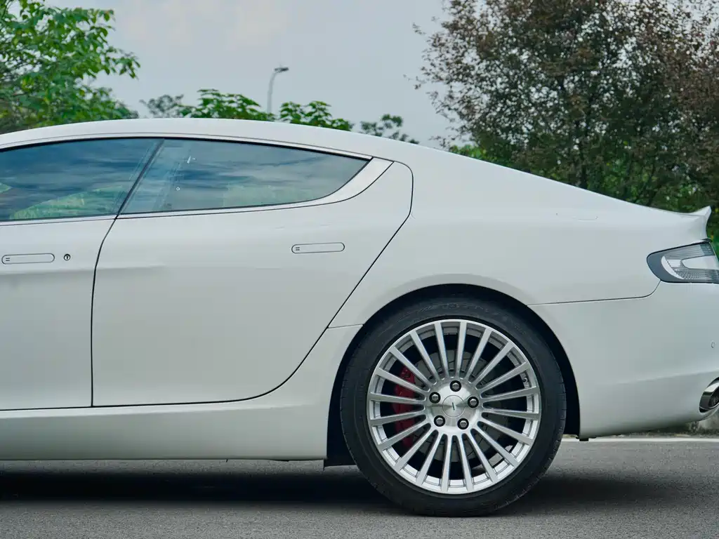 Aston Martin Rapide 2016 — фото 7