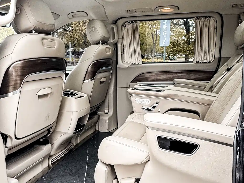 Mercedes-Benz V-Class 2023 — фото 8