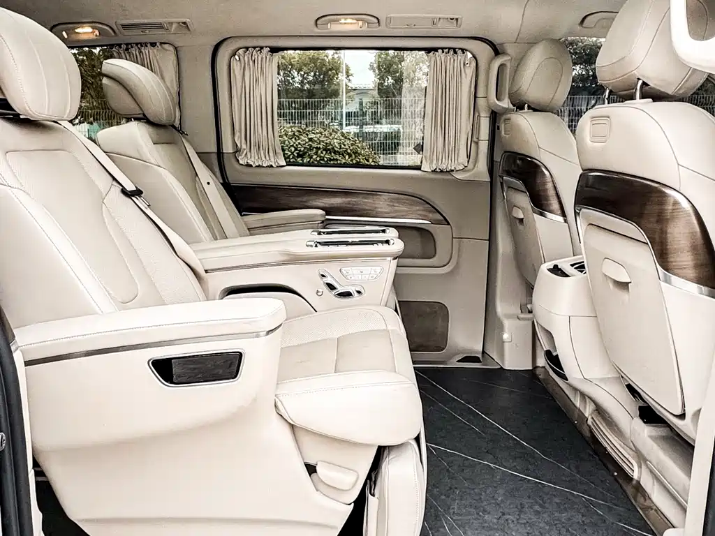Mercedes-Benz V-Class 2023 — фото 16