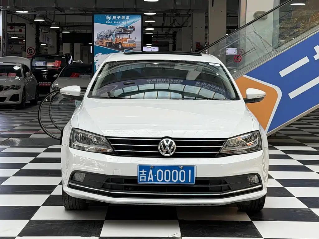 Volkswagen Sagitar 2016