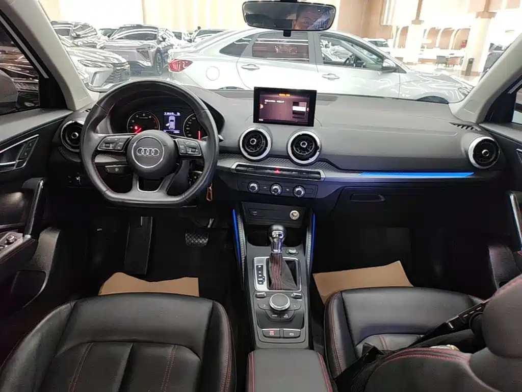 Audi Q2L 2023 — фото 10