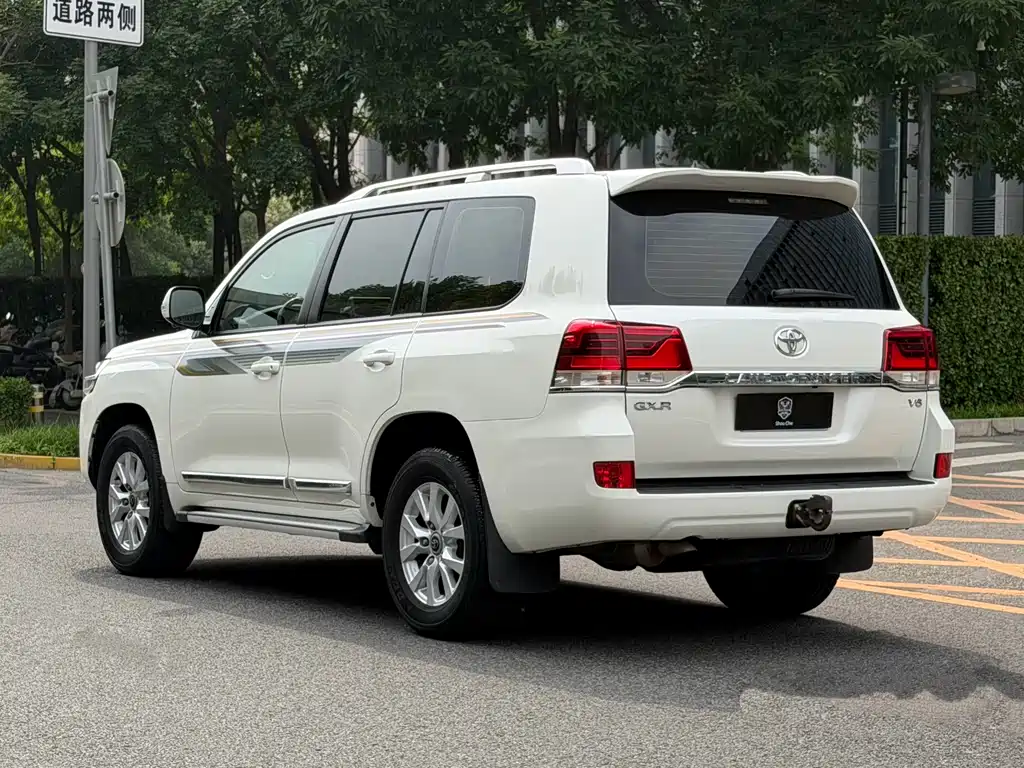 Toyota Land Cruiser 2017 — фото 6