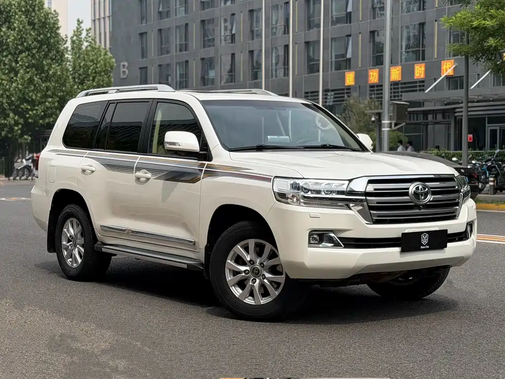Toyota Land Cruiser 2017 — фото 3