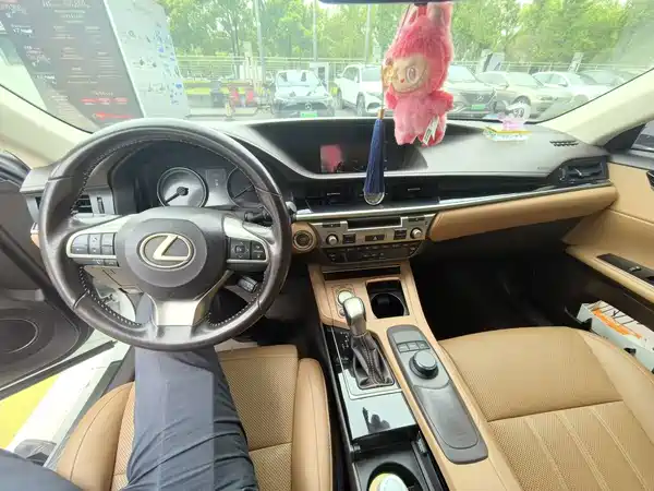 Lexus ES 2016
