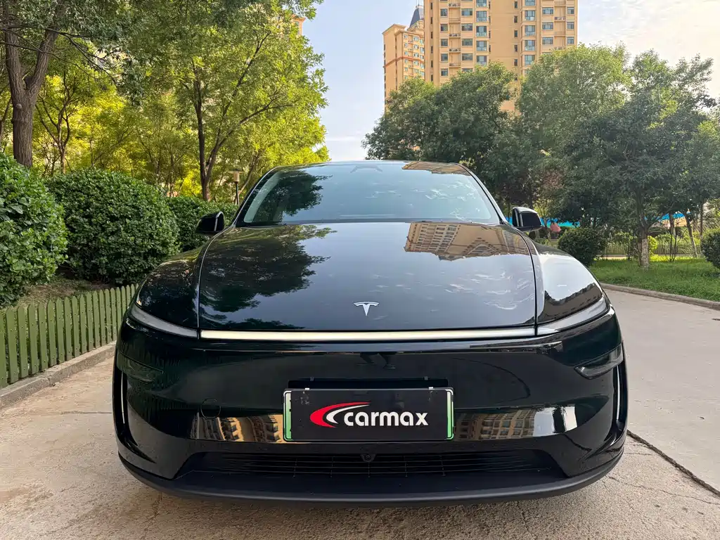 Tesla Model Y 2025