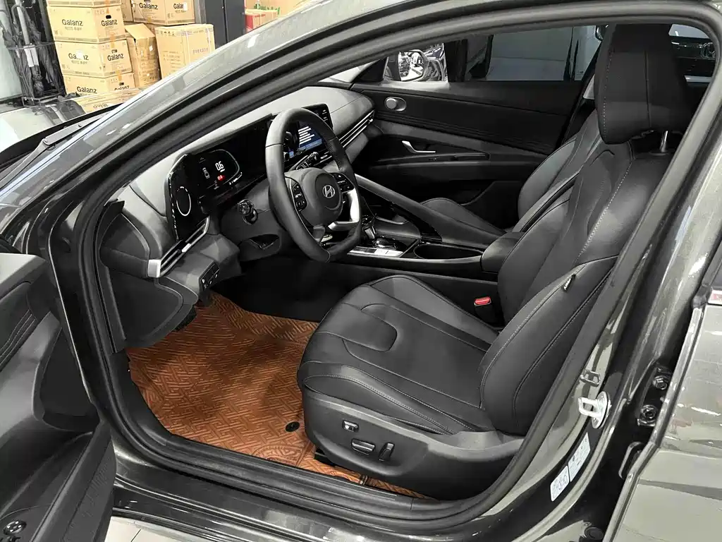 Hyundai Elantra 2023