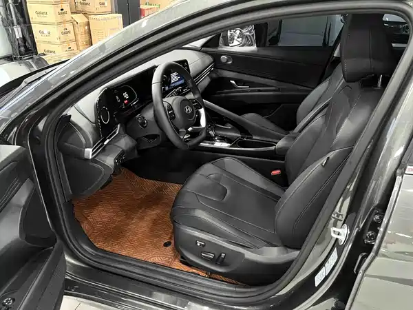 Hyundai Elantra 2023