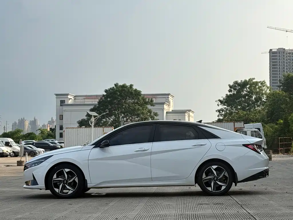 Hyundai Elantra 2021