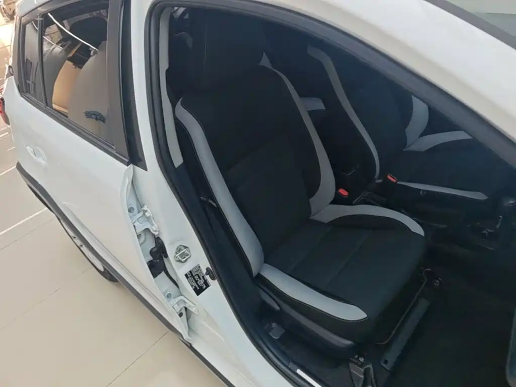 Toyota Yaris L 2021 — фото 25