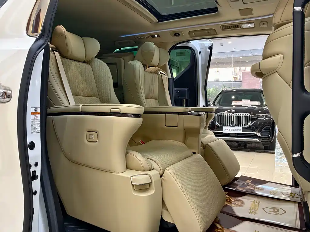 Toyota Alphard 2020 — фото 9