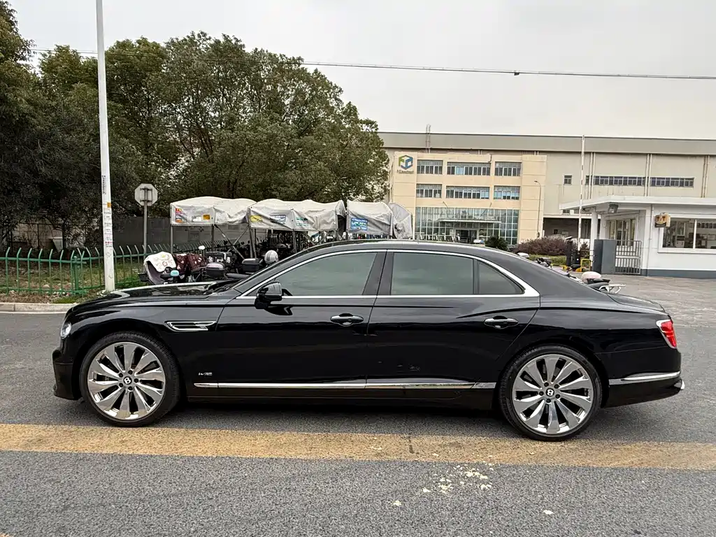 Bentley Flying Spur 2021 — фото 3