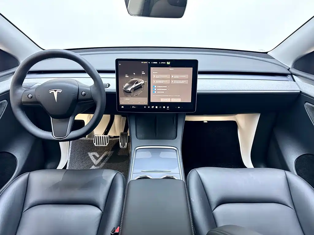 Tesla Model Y 2024 — фото 13