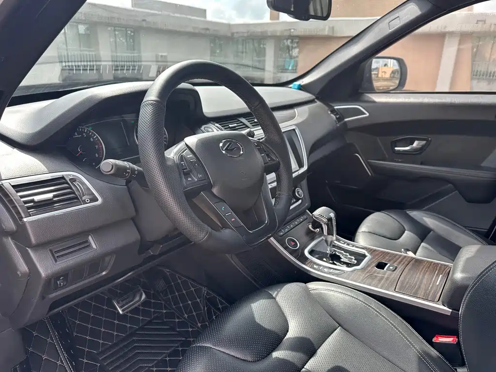 Landwind X7 2015 — фото 10