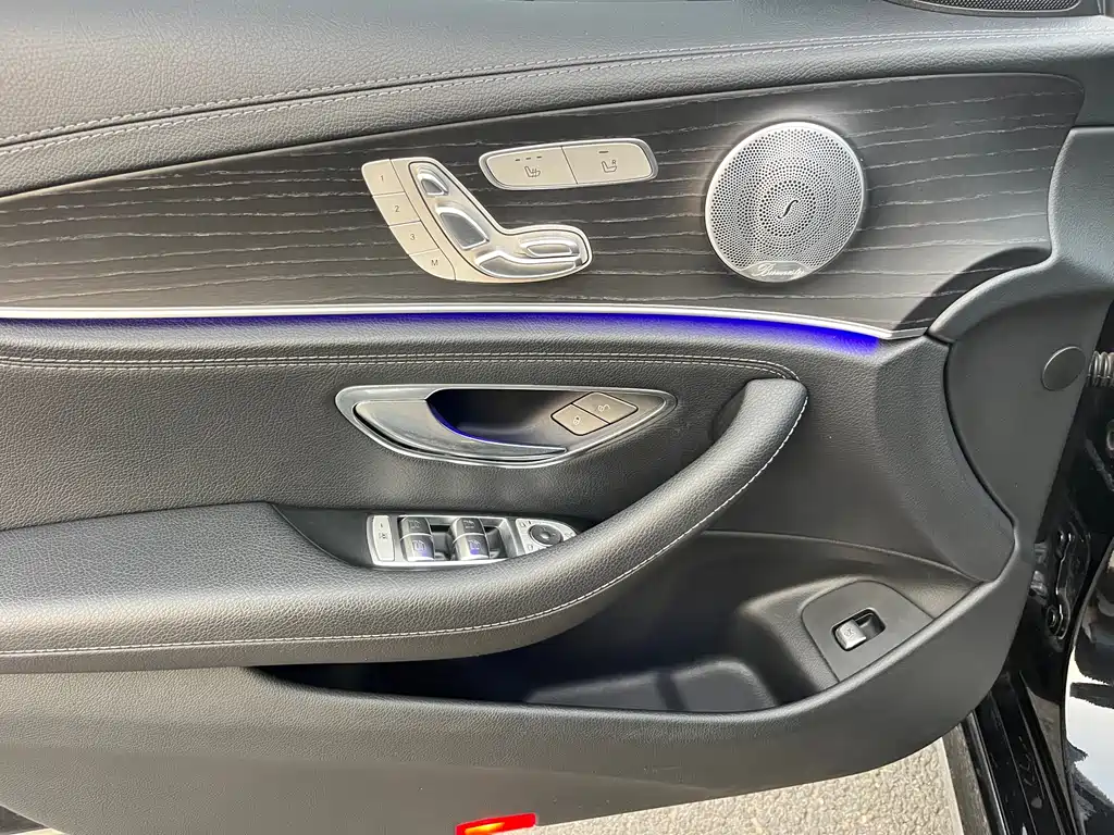 Mercedes-Benz E-Class 2019 — фото 19