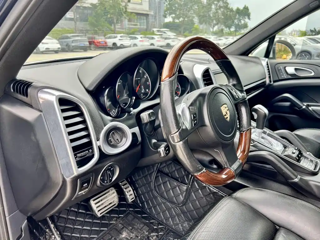 Porsche Cayenne 2012 — фото 12