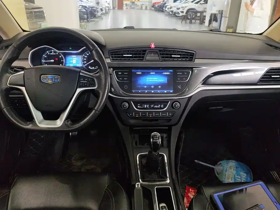 Geely Emgrand 2016 — фото 12