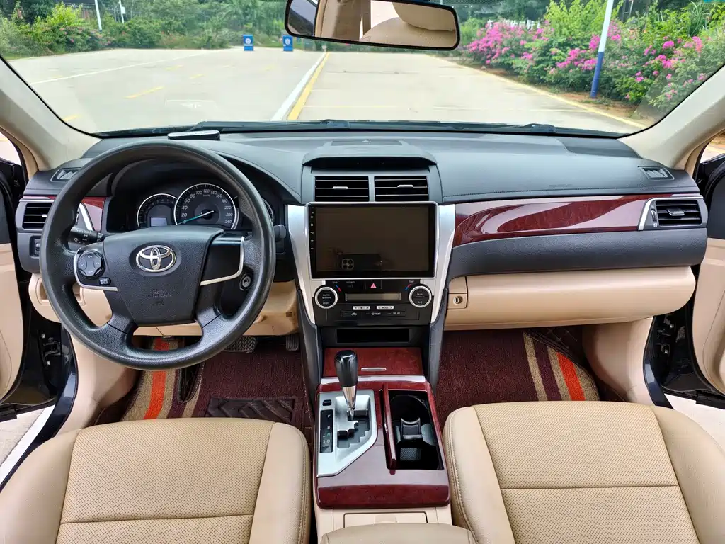 Toyota Camry 2013 — фото 9