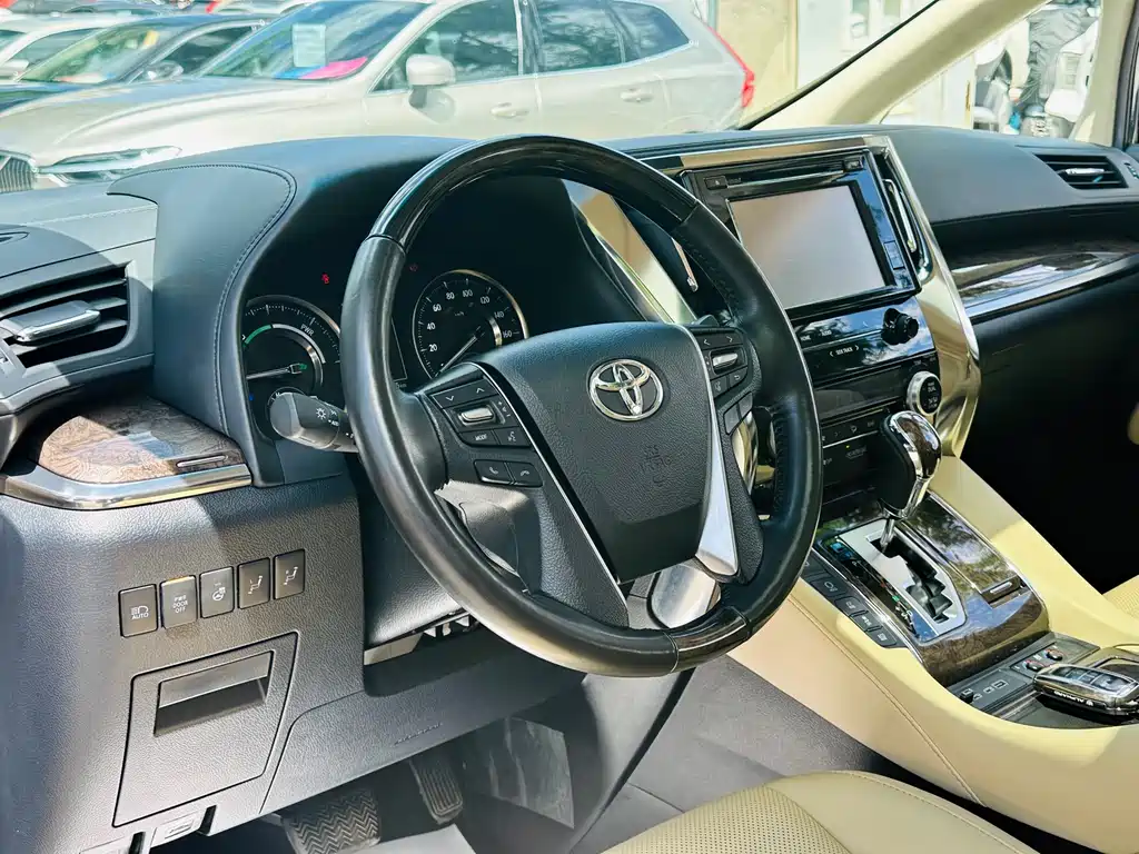 Toyota Alphard 2020 — фото 10