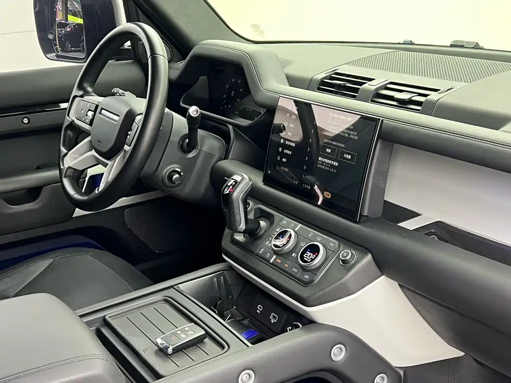 Land Rover Defender 2022 — фото 19