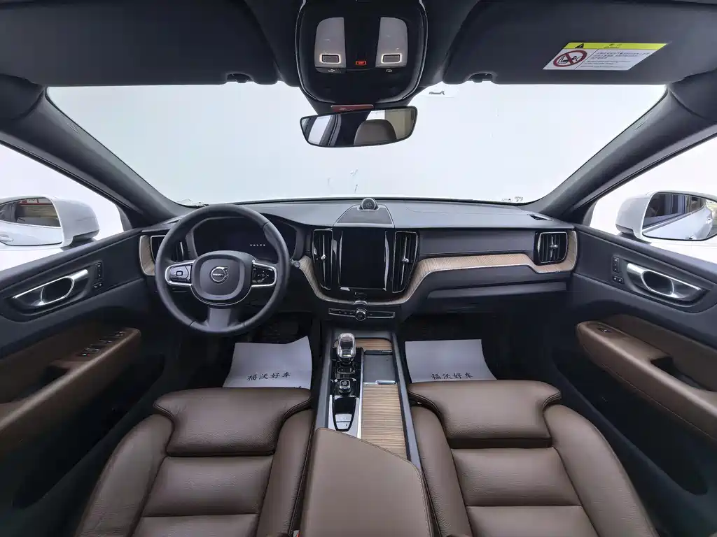 Volvo XC60 2023 — фото 12