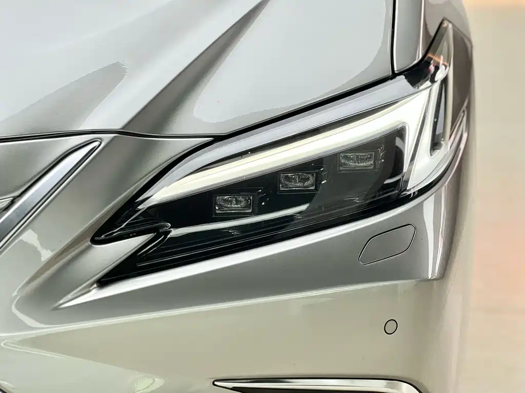 Lexus ES 2025 — фото 16