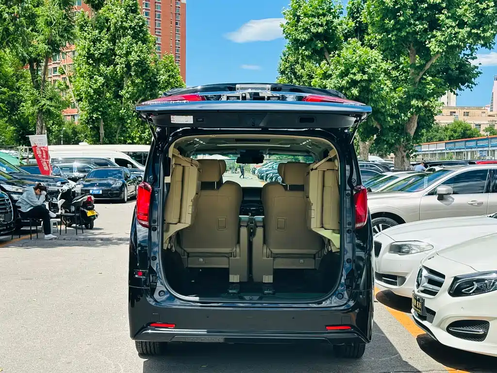 Toyota Alphard 2020 — фото 37