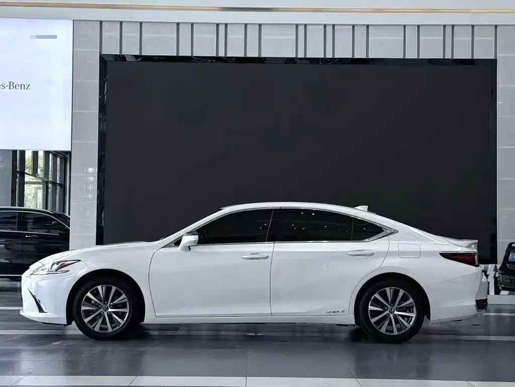 Lexus ES 2020 — фото 3