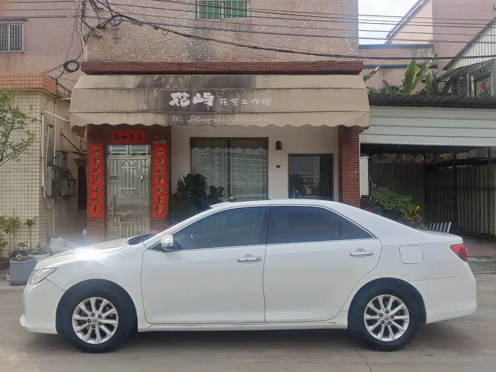 Toyota Camry 2013 — фото 4