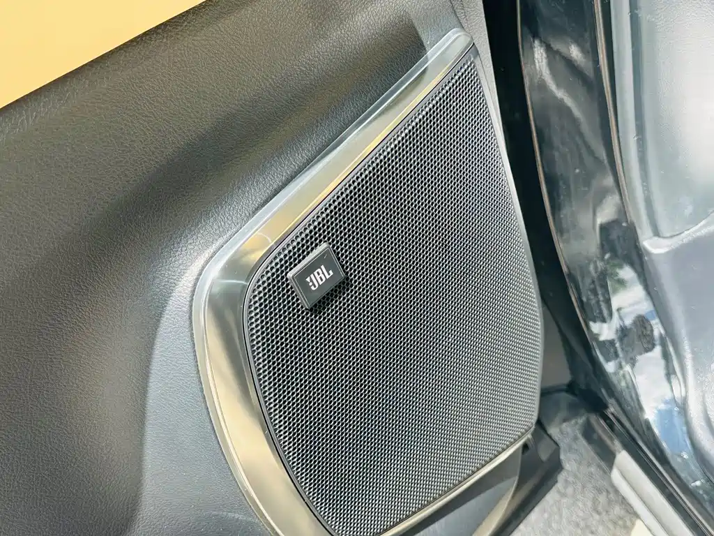 Toyota Alphard 2020 — фото 8