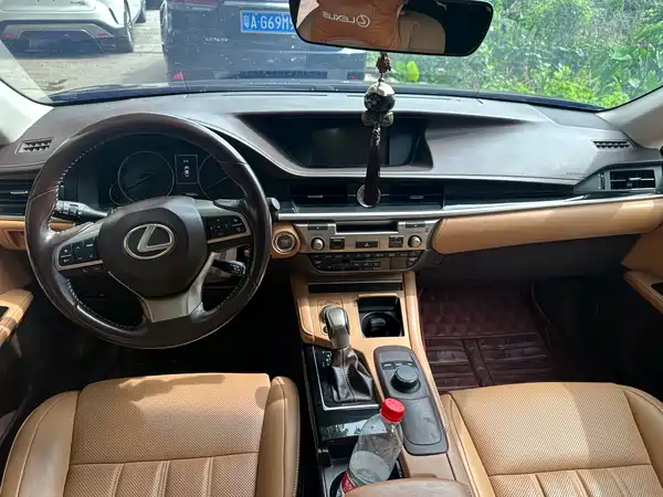 Lexus ES 2018
