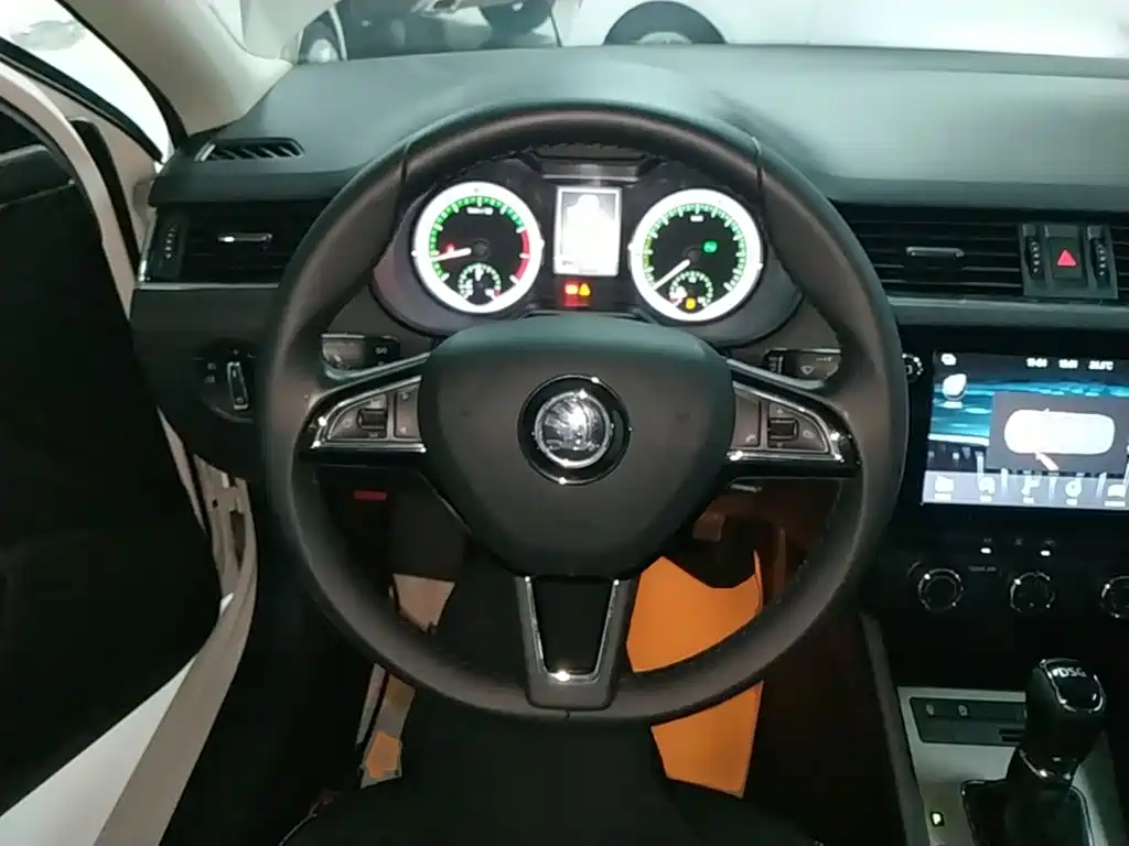 Skoda Octavia 2018 — фото 11