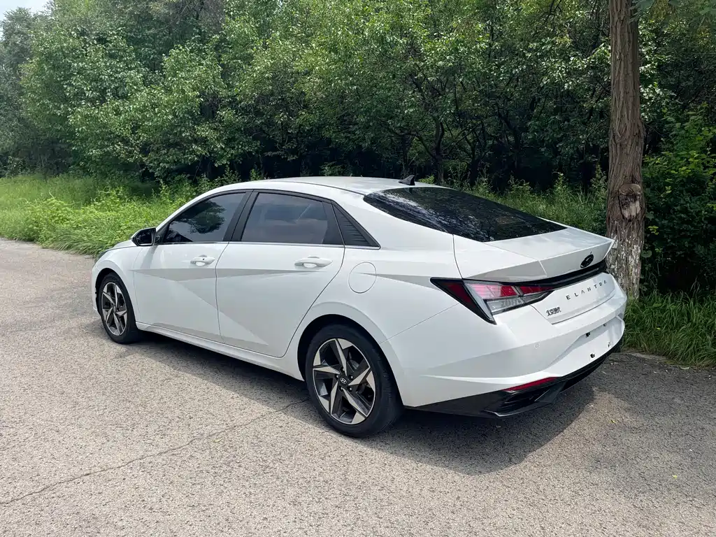Hyundai Elantra 2023 — фото 15