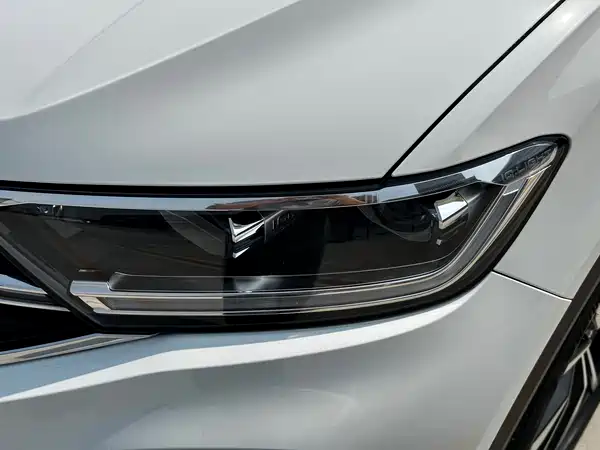 Volkswagen T-Roc 2024