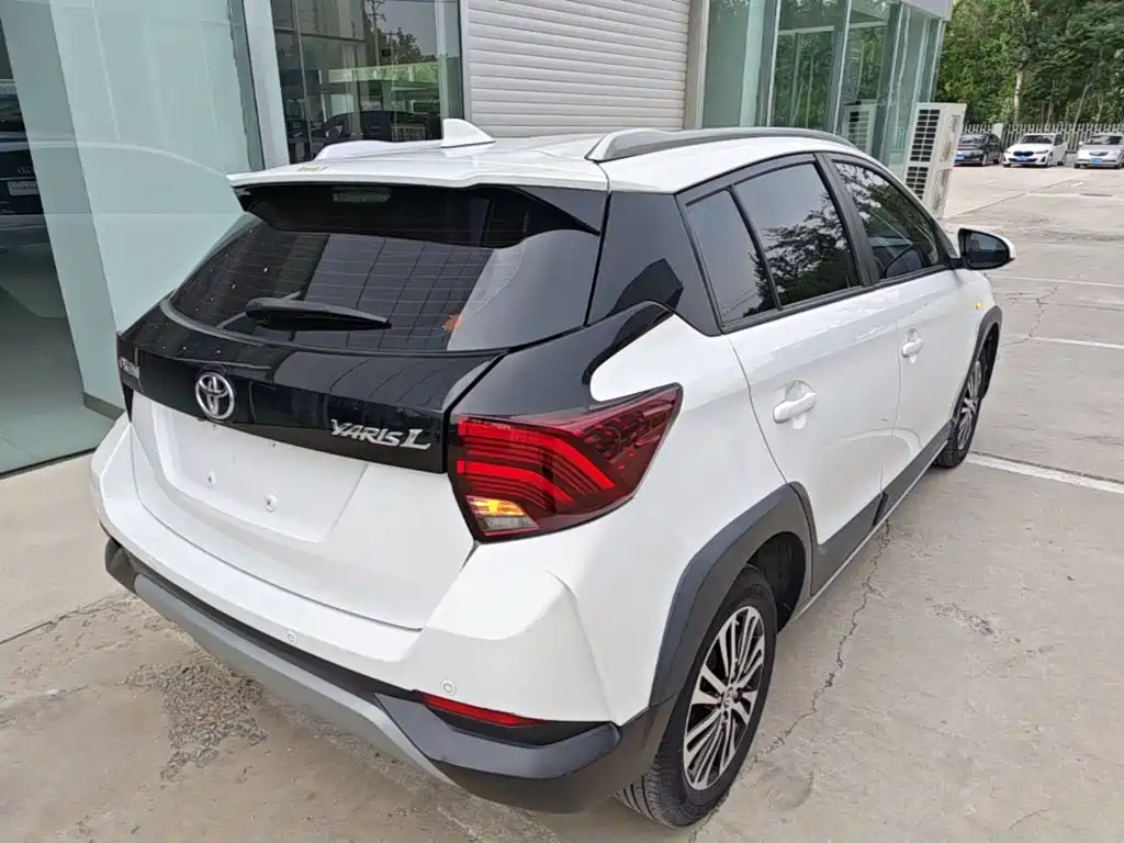 Toyota Yaris L 2020 — фото 7