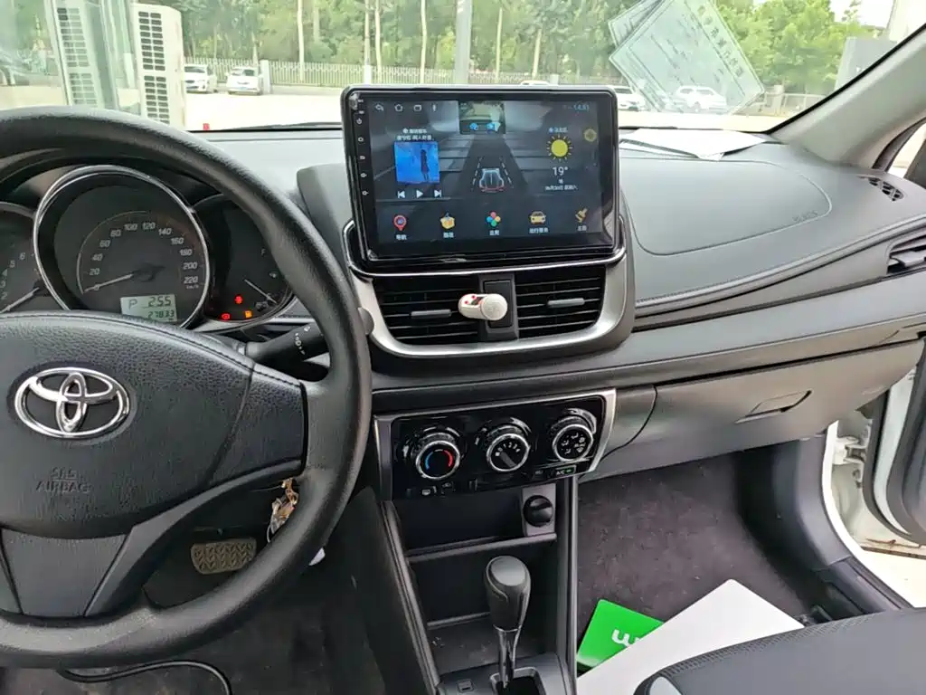 Toyota Yaris L 2020 — фото 13