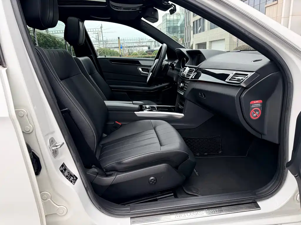 Mercedes-Benz E-Class 2015 — фото 12