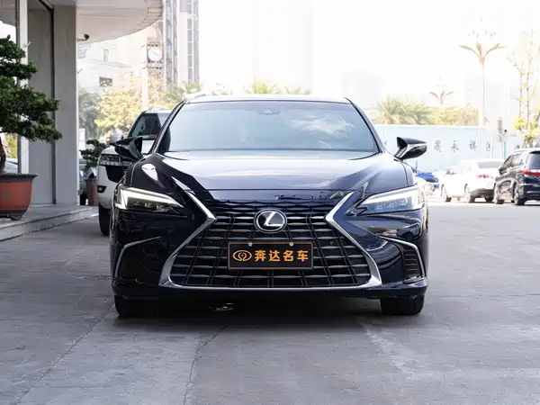 Lexus ES 2025