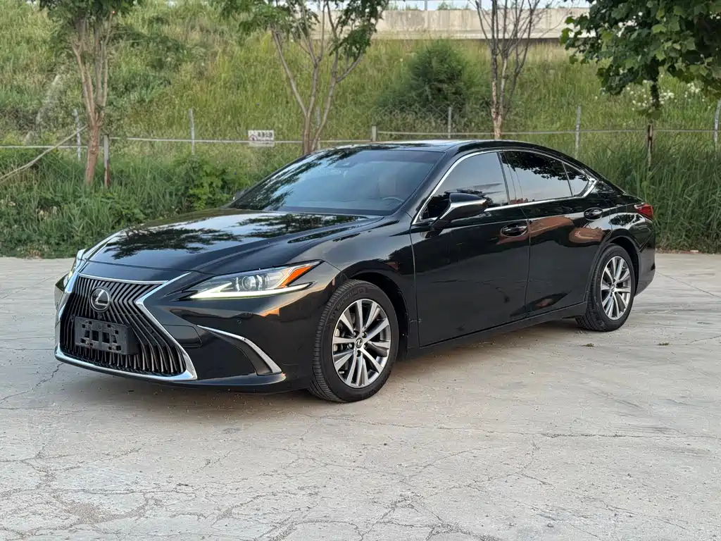 Lexus ES 2019