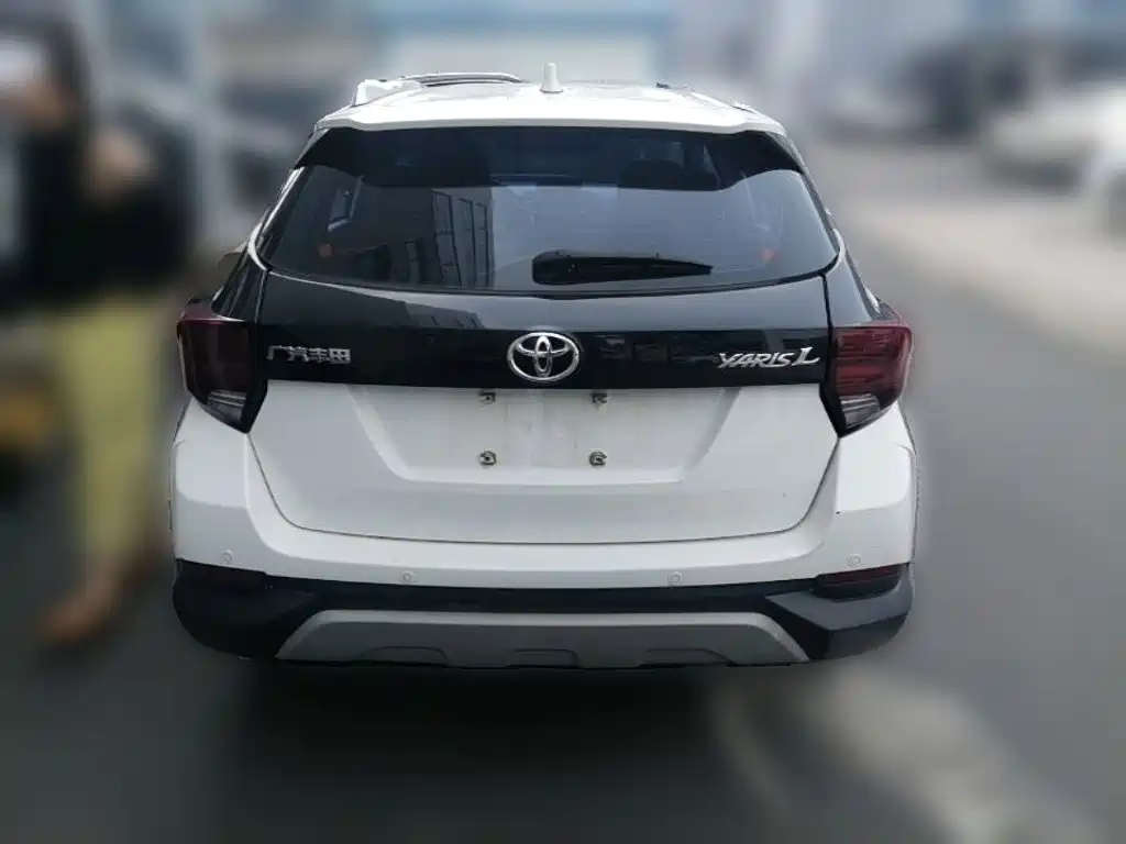 Toyota Yaris L 2020 — фото 10