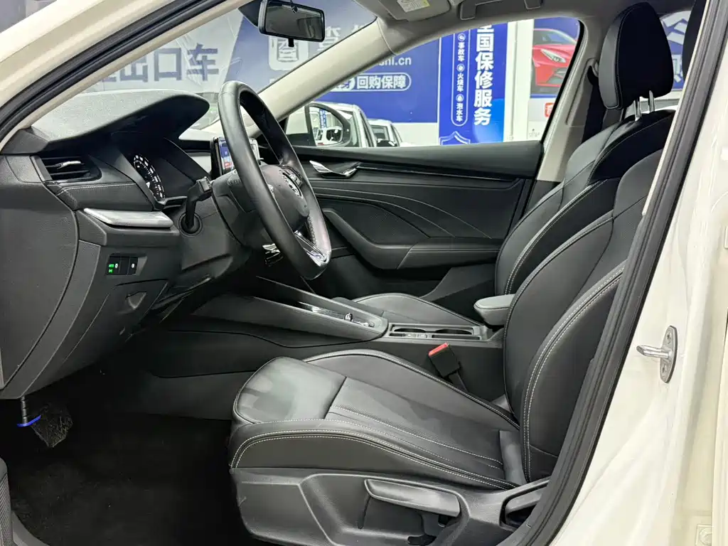 Skoda Octavia 2022 — фото 16