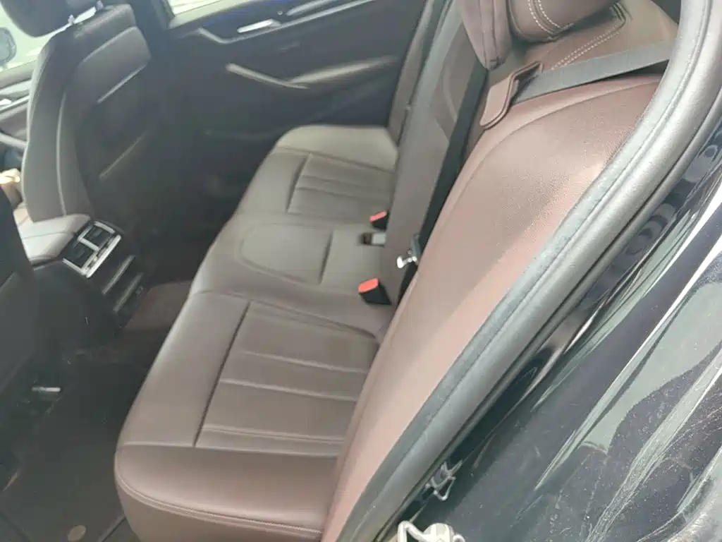 BMW 5 Series 2019 — фото 17