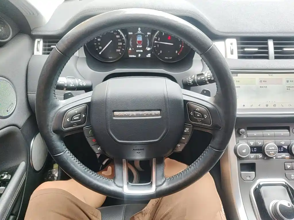 Land Rover Evoque 2019 — фото 11