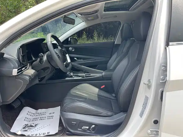 Hyundai Elantra 2023