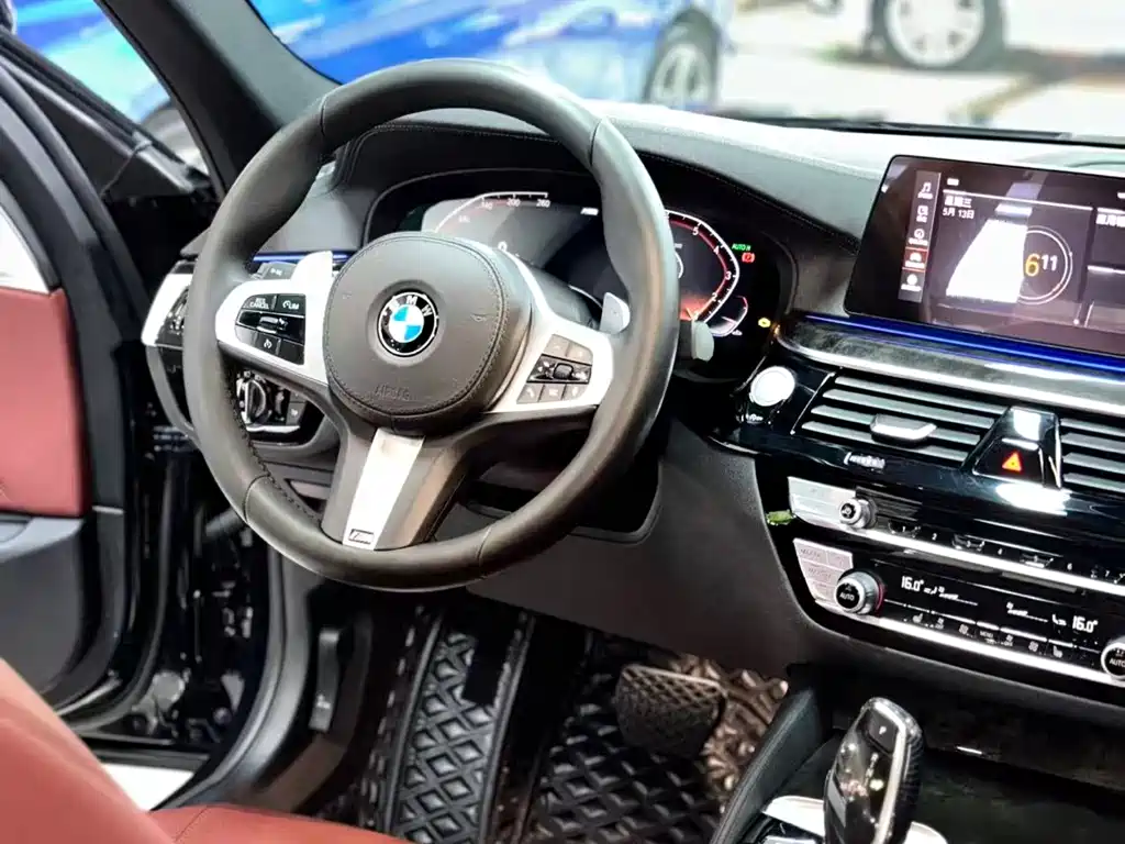 BMW 5 Series 2020 — фото 13
