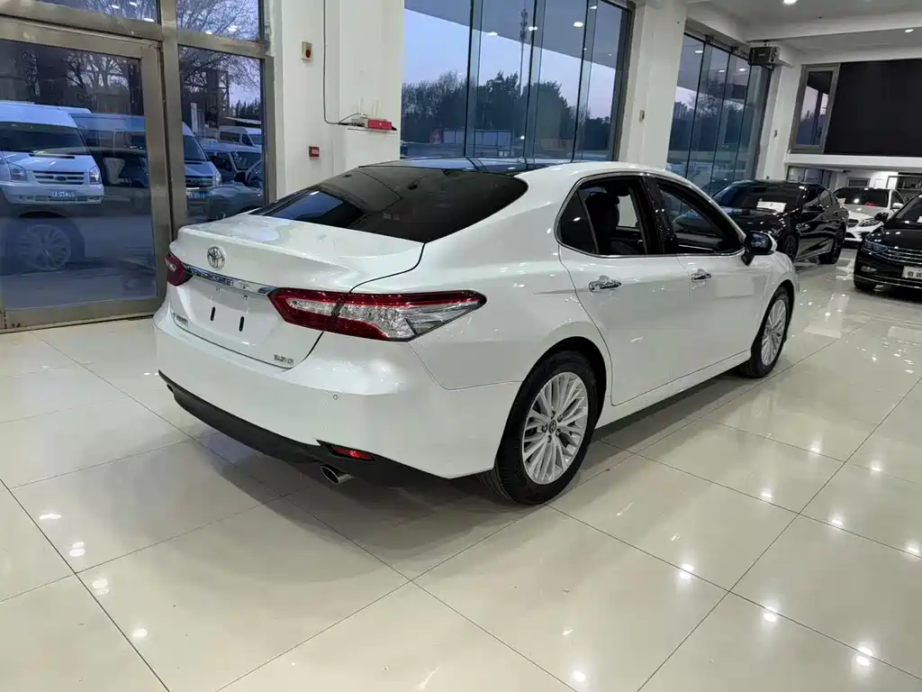 Toyota Camry 2021 — фото 3