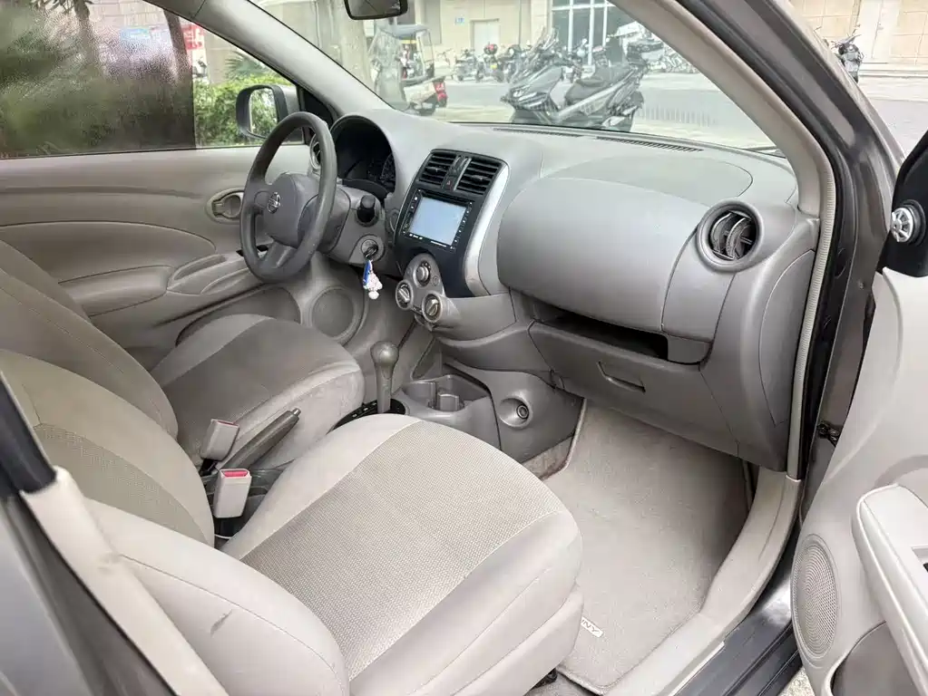 Nissan Sunny 2011 — фото 10