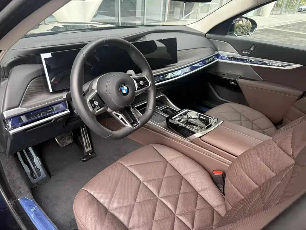 BMW 7 Series 2025 — фото 11