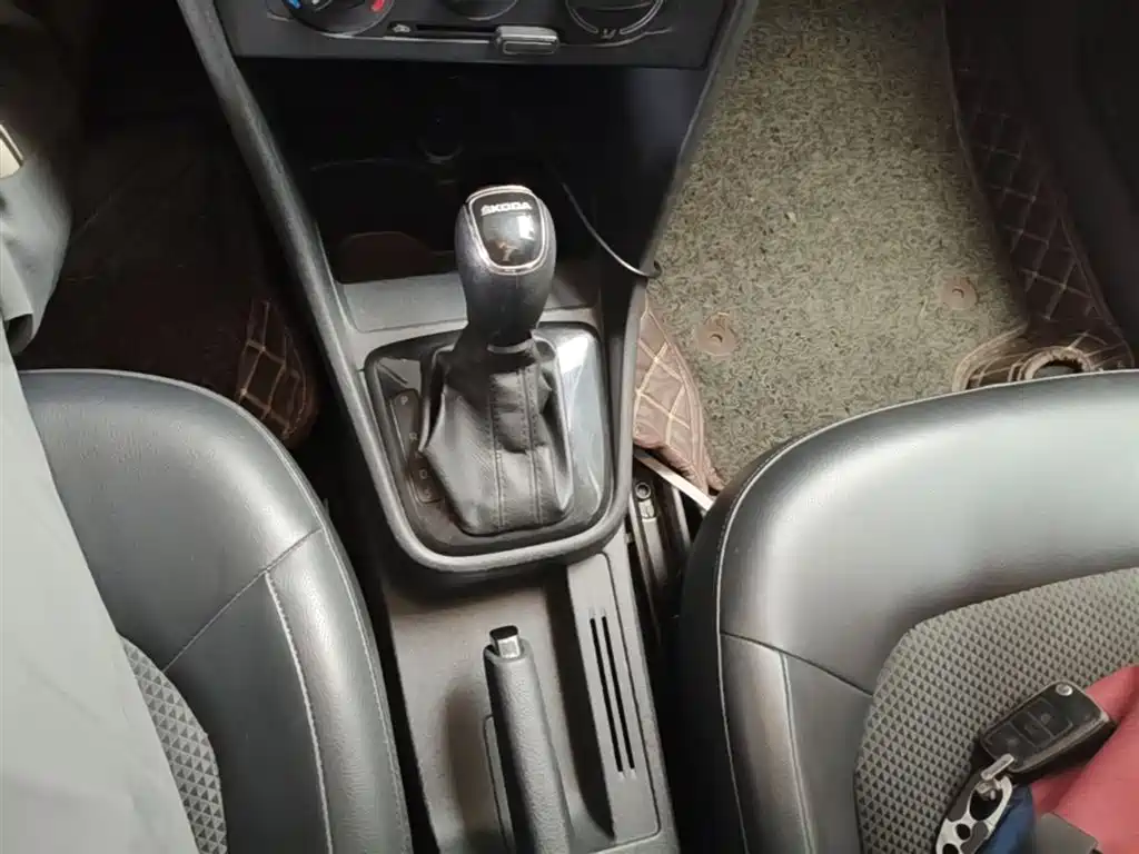 Skoda Rapid Spaceback 2015 — фото 21